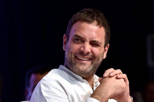 नई दिल्ली: राहुल गांधी के इस हरकत पर नहीं रुक रही लोगों की हंसी, देखे वीडियो नई दिल्ली: राहुल गांधी के इस हरकत पर नहीं रुक रही लोगों की हंसी, देखे वीडियो