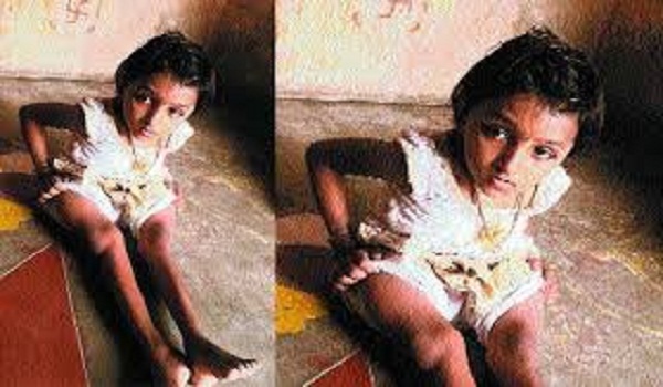 9 साल की लक्ष्मी की 13 बार टूट चुकी है हड्डियां, फिर भी मुस्कान के साथ लड़ रही जिंदगी की जंग! 9 साल की लक्ष्मी की 13 बार टूट चुकी है हड्डियां, फिर भी मुस्कान के साथ लड़ रही जिंदगी की जंग!
