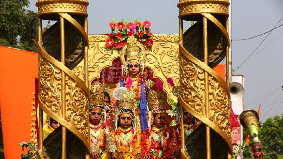 LIVE : अयोध्या में पुष्पक विमान से आए श्रीराम, सरयू तट पर योगी की महादिवाली