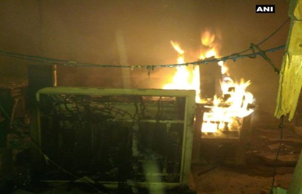 अभी अभी: बिहार में नक्सलियों ने जला दिया रेलवे स्टेशन, मचा हडकम्प
