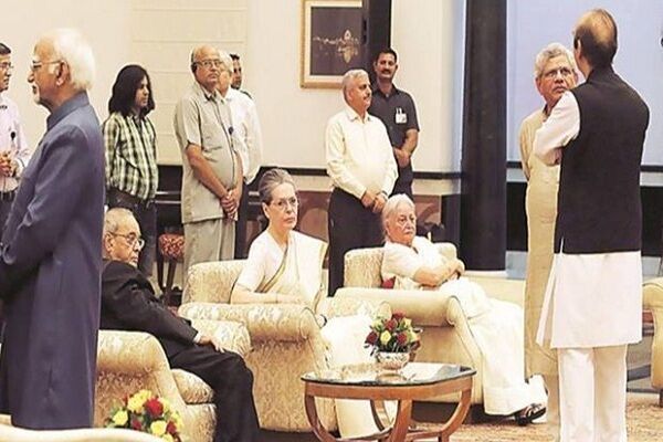 राष्ट्रपति की इफ्तार पार्टी में शामिल हुईं सोनिया गांधी, खाली रहीं BJP नेताओं की सीटें