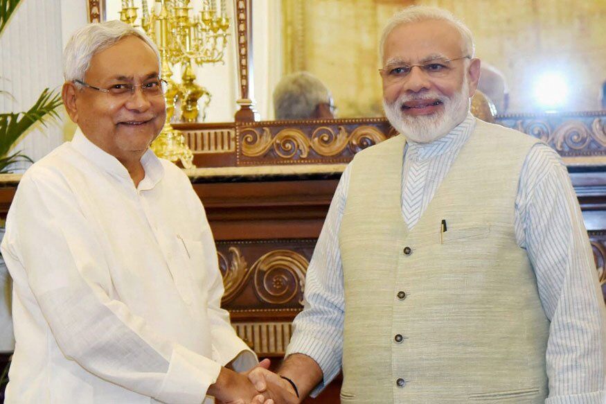 मोदी की गोदी में नीतीश कुमार, एक तीर से कई शिकार! मोदी की गोदी में नीतीश कुमार, एक तीर से कई शिकार!