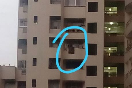 गाजियाबाद के इंदिरापुरम में चार मंजिल से गिरकर बच्ची की दर्दनाक मौत