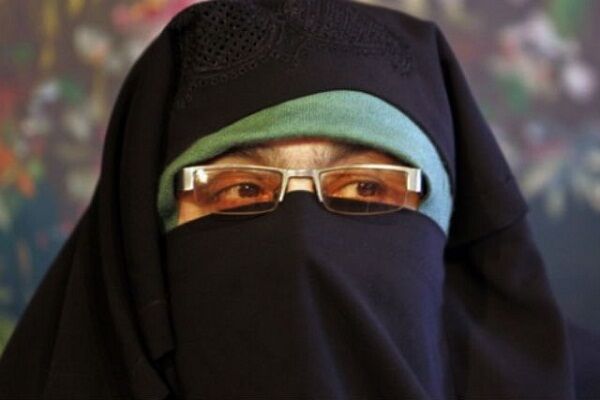 आसिया अंद्राबी के समर्थकों ने श्रीनगर में पाक दिवस पर लहराया PAK का झंडा