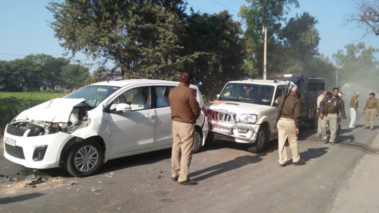ट्रक में घुसी एसपी सिटी की कार,बाल बाल बचे ट्रक में घुसी एसपी सिटी की कार,बाल बाल बचे