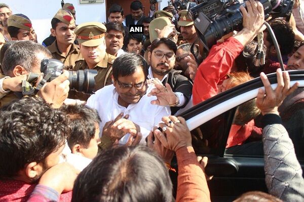अब गायत्री पर इन 25 सहयोगियों समेत होगा केस दर्ज, सरकार से मांगी अनुमति अब गायत्री पर इन 25 सहयोगियों समेत होगा केस दर्ज, सरकार से मांगी अनुमति