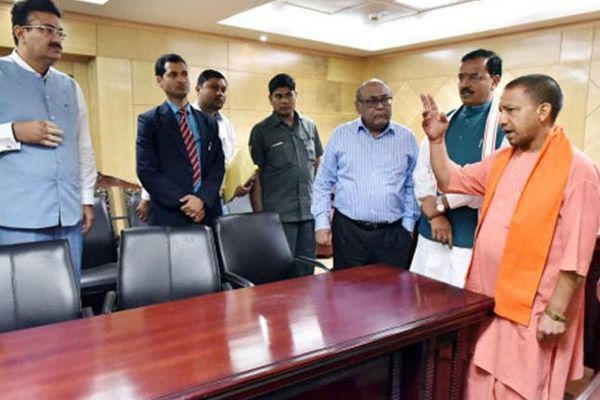 सीएम योगी की 7 मई की बैठक को लेकर अधिकारियों के उड़े होश. सीएम योगी की 7 मई की बैठक को लेकर अधिकारियों के उड़े होश.