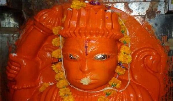 चमत्कार! यहां दिनभर में 3 बार रूप बदलती है भगवान की प्रतिमा चमत्कार! यहां दिनभर में 3 बार रूप बदलती है भगवान की प्रतिमा