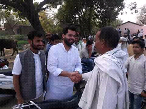 फूलपुर उप चुनाव में हुकुम का इक्का साबित हो रहे अतीक अहमद के बेटे उमर ,अब्बा के लिए रोज़ कर रहे धुँवाधार प्रचार फूलपुर उप चुनाव में हुकुम का इक्का साबित हो रहे अतीक अहमद के बेटे उमर ,अब्बा के लिए रोज़ कर रहे धुँवाधार प्रचार