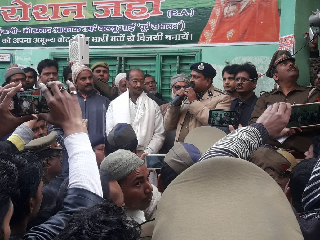 डीएम एसपी ने दिखाई तत्परता, अनहोनी से फिर बचा कासगंज डीएम एसपी ने दिखाई तत्परता, अनहोनी से फिर बचा कासगंज