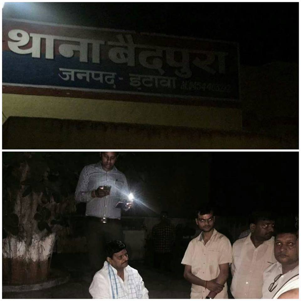 शिवपाल पुलिस के खिलाफ थाने में बैठे धरने पर शिवपाल पुलिस के खिलाफ थाने में बैठे धरने पर