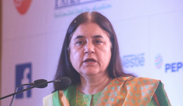 जनता दरबार में भड़कीं मेनका गांधी, आपत्तिजनक भाषा में असफरों की लगाई क्लास, देखें VIDEO