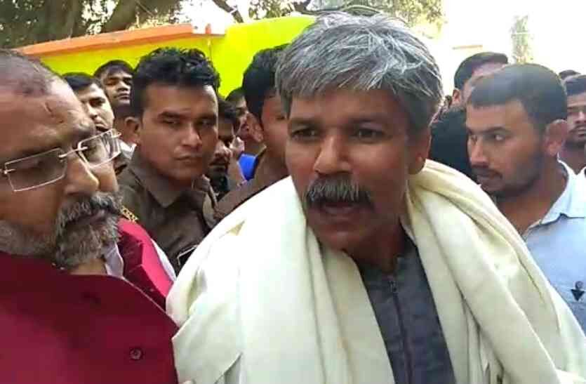 सपा के पूर्व विधायक राकेश सिंह को मिली हाईकोर्ट से जमानत सपा के पूर्व विधायक राकेश सिंह को मिली हाईकोर्ट से जमानत