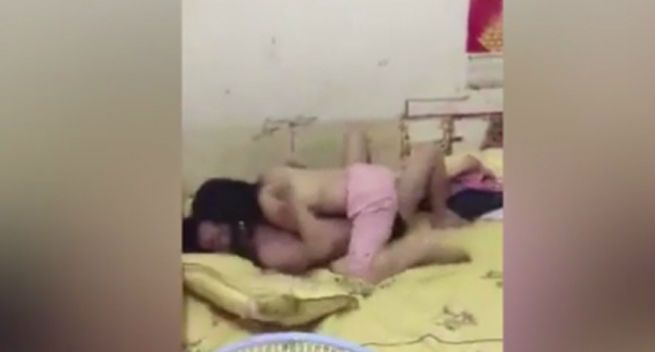 प्रेमी के साथ हमबिस्तर थी महिला, बौखलाए पति ने दोस्तों के साथ जो किया वो हैरान करने वाला है..