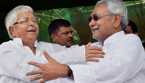 इस बीजेपी नेता के बयान से लालू नीतीश खुश, बीजेपी के उड़े होश ये क्या बोले! इस बीजेपी नेता के बयान से लालू नीतीश खुश, बीजेपी के उड़े होश ये क्या बोले!