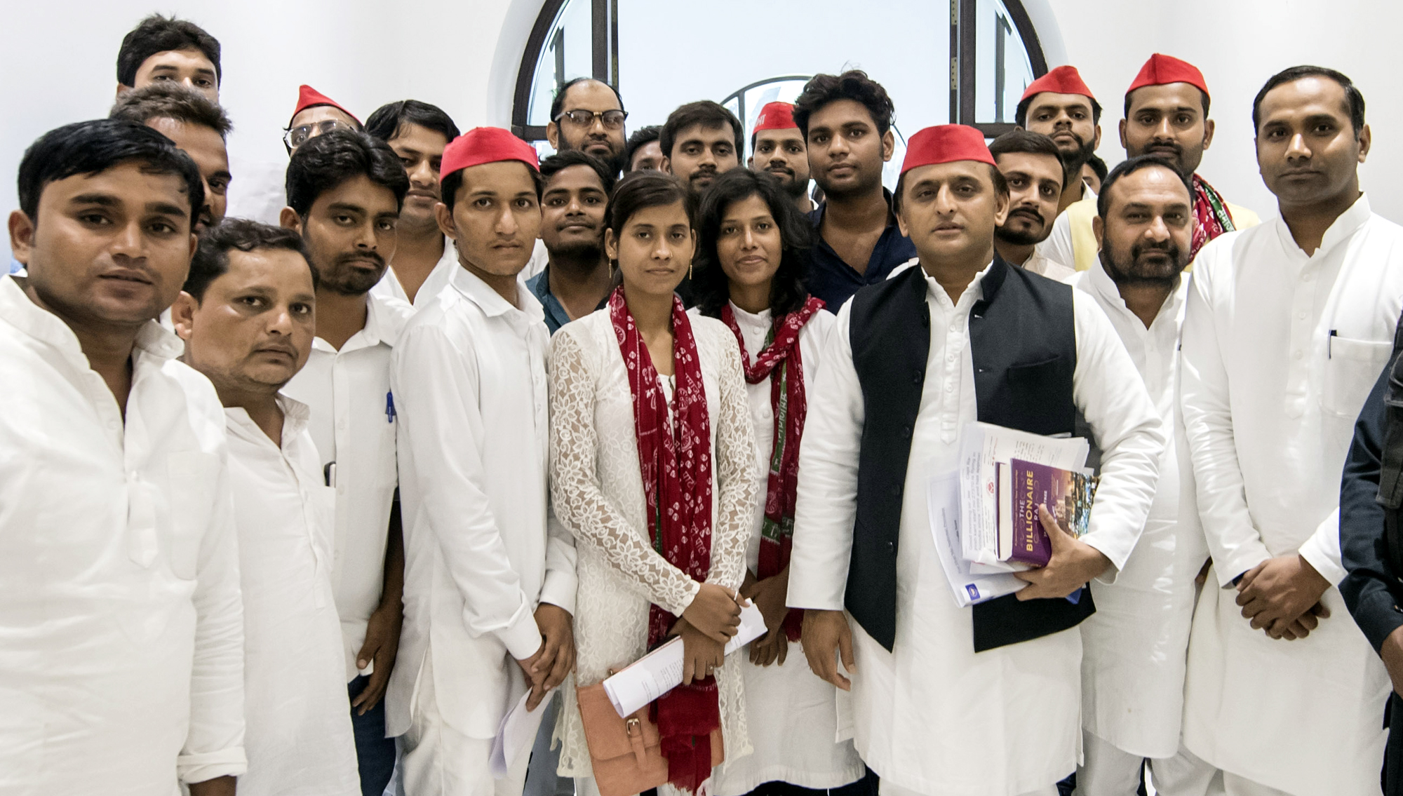 अमित शाह को काला झंडा दिखाने वालों से मिले अखिलेश अमित शाह को काला झंडा दिखाने वालों से मिले अखिलेश