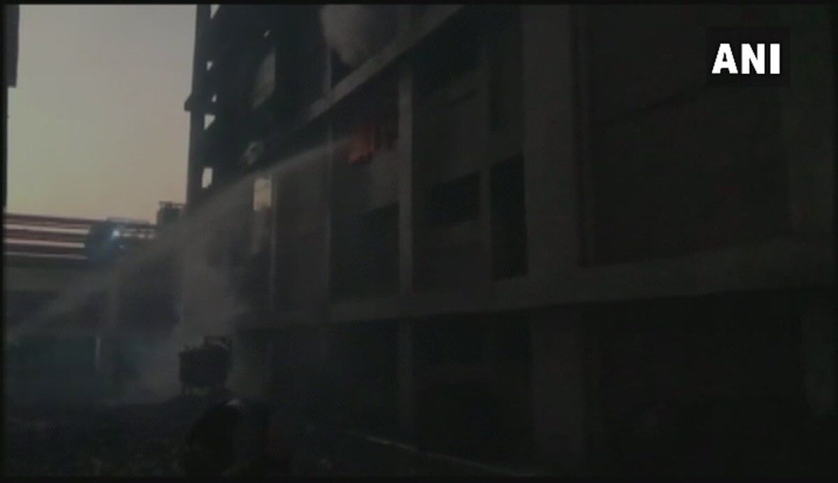 अभी अभी: गुजरात के बड़ोदरा में लगी आग, तीन की मौत अभी अभी: गुजरात के बड़ोदरा में लगी आग, तीन की मौत