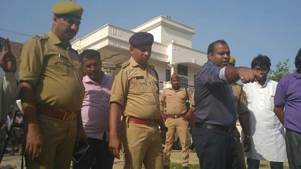 बीजेपी नेता के घर मिला टाइम बम, मच गया हडकम्प बीजेपी नेता के घर मिला टाइम बम, मच गया हडकम्प