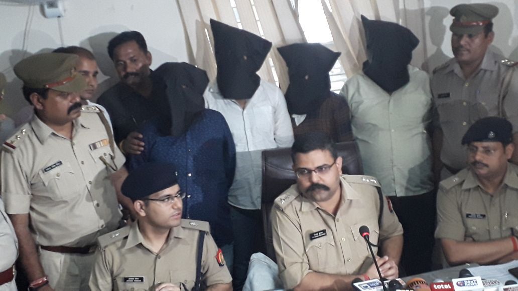 एसएसपी गाजियाबाद ने पत्रकार अनुज चौधरी केस का किया खुलासा, पांच आरोपी भेजे जेल एसएसपी गाजियाबाद ने पत्रकार अनुज चौधरी केस का किया खुलासा, पांच आरोपी भेजे जेल
