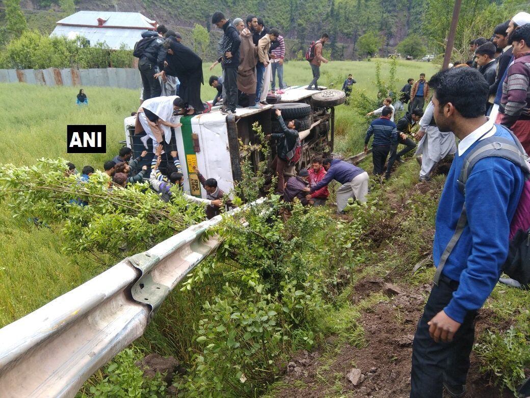 जम्मू कश्मीर के उरी में बस हादसा, बीस से ज्यादा घायल