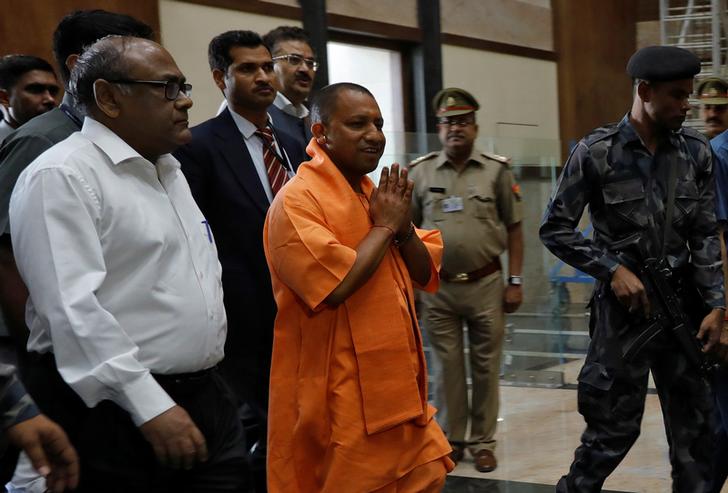 LIVE : रामलला के दर्शन करने अयोध्या पहुंचे मुख्यमंत्री योगी आदित्यनाथ