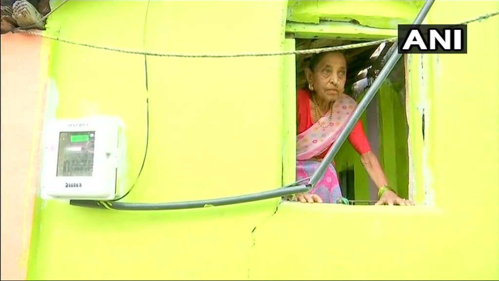 आजादी के 70 साल बाद देश के इस गांव में पहुंची बिजली आजादी के 70 साल बाद देश के इस गांव में पहुंची बिजली