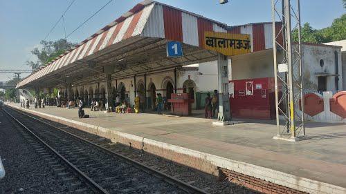 हरदोई के पास मालगाड़ी पलटी, लखनऊ-दिल्ली रूट ठप हरदोई के पास मालगाड़ी पलटी, लखनऊ-दिल्ली रूट ठप