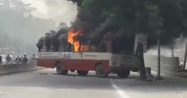 यूपी में बसपा नेता की गोली मारकर हत्या, समर्थकों ने फूंकी बस