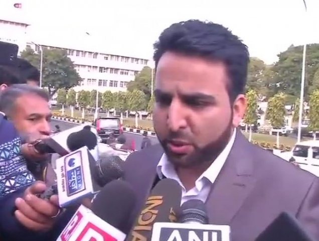 बीजेपी समर्थित पीडीपी के विधायक बोले कश्मीर में आतंक फैलाने वाले शहीद और मेरे भाई