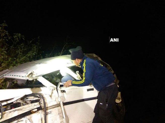 उत्तराखंडः उत्तरकाशी में सड़क हादसे में 5 की मौत, 4 घायल उत्तराखंडः उत्तरकाशी में सड़क हादसे में 5 की मौत, 4 घायल