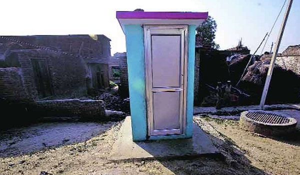 घर में टॉयलेट न होने पर पत्नी ने की शिकायत, कोर्ट ने दिलाया तलाक घर में टॉयलेट न होने पर पत्नी ने की शिकायत, कोर्ट ने दिलाया तलाक