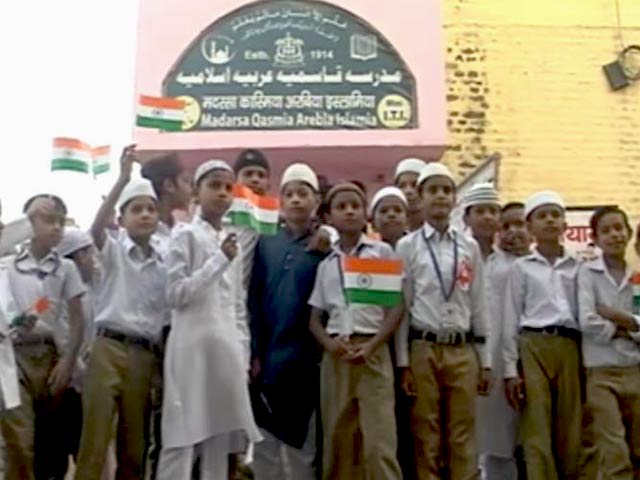 बरेली कमिश्नर का फरमान, राष्ट्रगान नहीं गाने वाले मदरसों के खिलाफ हो NSA के तहत मुकद्दमा दर्ज, मचा हड़कम्प