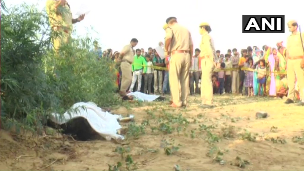 यूपी : इटावा में दो नाबालिग बहनों की गोली मारकर हत्या, पुलिस जांच में जुटी यूपी : इटावा में दो नाबालिग बहनों की गोली मारकर हत्या, पुलिस जांच में जुटी