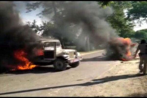 सिवान: फर्नीचर व्यवसायी की हत्या के बाद बवाल, लोगों ने पुलिस की जीप फूंकी