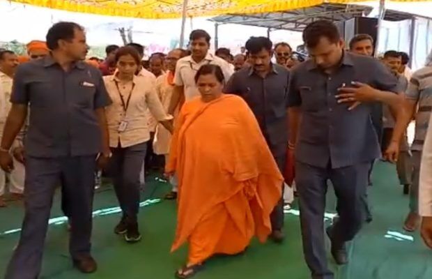 बीजेपी के मंत्री उमा भारती बोली, में दलितों के घर भोजन इसलिए नहीं करती?