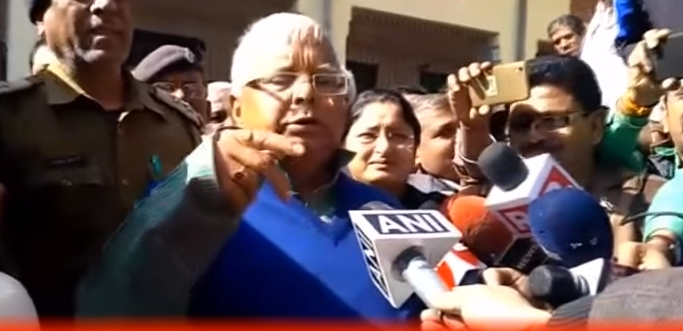 लालू ने किया तोगड़िया से सवाल, बोले बताओ ये बात कहाँ गये थे ....? लालू ने किया तोगड़िया से सवाल, बोले बताओ ये बात कहाँ गये थे ....?