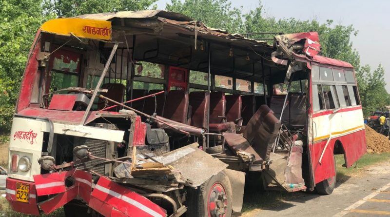 बरेली में रोडवेज बस ट्रक में जा घुसी, तीन की मौत