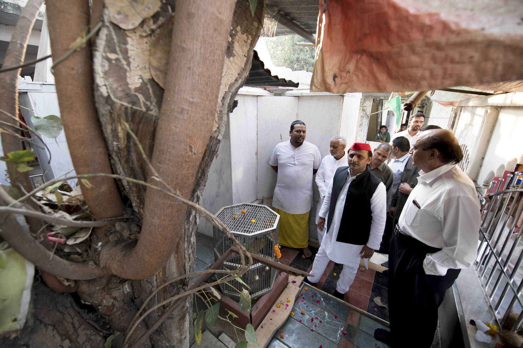 चारधाम मंदिर जाने के लिए अखिलेश यादव हुए व्यग्र, जानिये क्यों? चारधाम मंदिर जाने के लिए अखिलेश यादव हुए व्यग्र, जानिये क्यों?