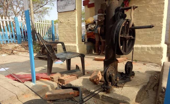 शेखपुरा में वाहन लूट का तांडव, रेलवे क्रॉसिंग का फाटक गिरा अपराधियों ने की दर्जनों वाहनों से लूट