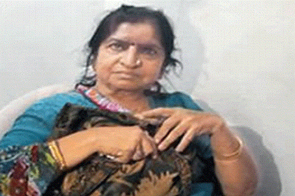 पुणे: एक करोड़ के पुराने नोटों के साथ 70 वर्षीय महिला गिरफ्तार पुणे: एक करोड़ के पुराने नोटों के साथ 70 वर्षीय महिला गिरफ्तार