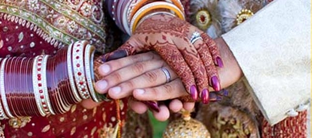 मातम में बदला खुशी का माहौल, रिसेप्शन में गिफ्ट खोलते ही दुल्हे की हुई मौत मातम में बदला खुशी का माहौल, रिसेप्शन में गिफ्ट खोलते ही दुल्हे की हुई मौत