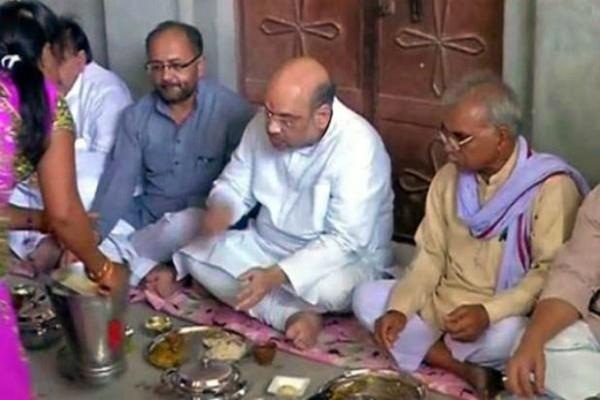 दलित वोट बैंक में सेंध: अमित शाह 6 महीने में 5वीं बार दलित के घर खाएंगे खाना