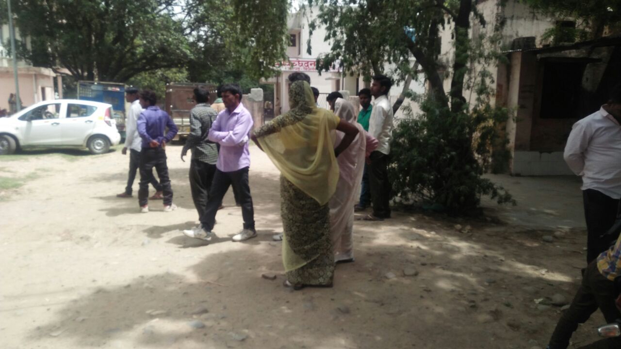 दहेज़ लोभियो ने फिल्मी अंदाज़ में महिला को उतारा मौत के घाट