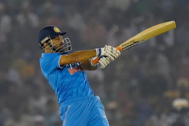ODI में 10000 रनों से 33 रन दूर हैं महेंद्र सिंह धोनी