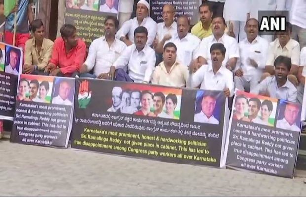 कर्नाटक में फिर नाटक: नाराज कांग्रेसी विधायकों के समर्थक उतरे सडकों पर