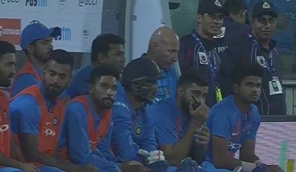 आईसीसी ने विराट कोहली को वॉकी टॉकी के इस्‍तेमाल के मामले में दी क्लीन चिट