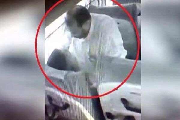 चलती बस में युवती के साथ rape करने वाला BJP नेता गिरफ्तार, video हुआ था वायरल चलती बस में युवती के साथ rape करने वाला BJP नेता गिरफ्तार, video हुआ था वायरल