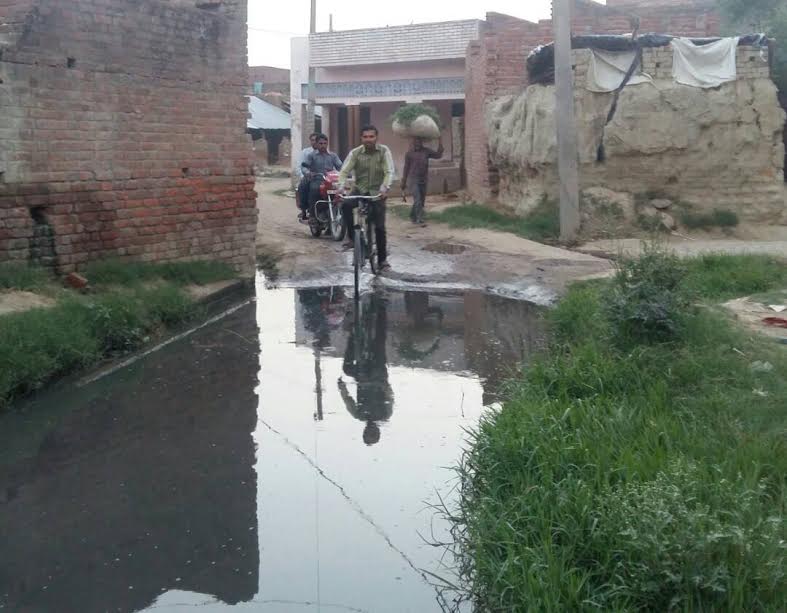 सड़क है या नाला या फिर कोई घोटाला!