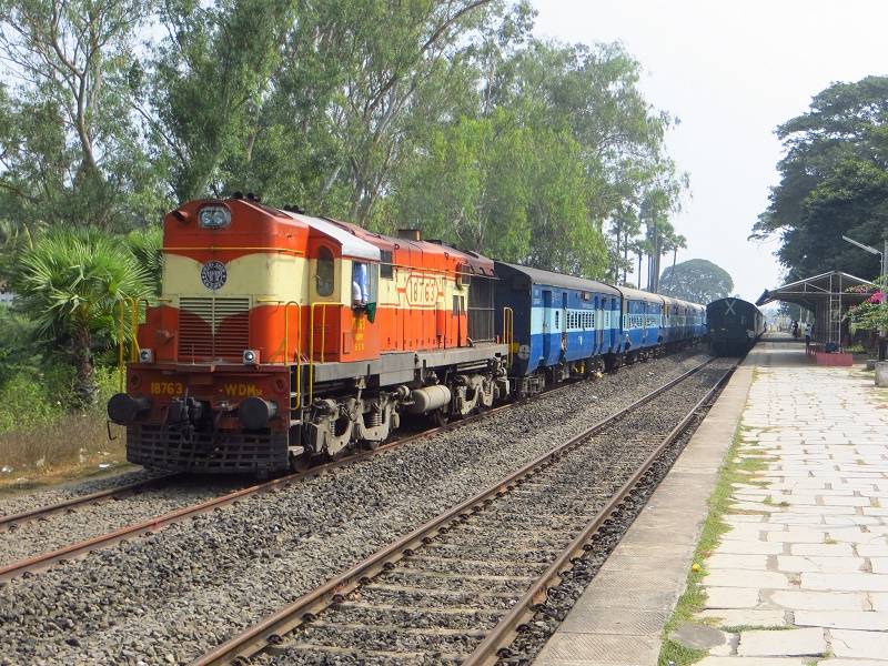 1500 किसानों को लेकर गलत रूट पर 160 किमी चली गई ट्रेन, वाह रे रेल विभाग
