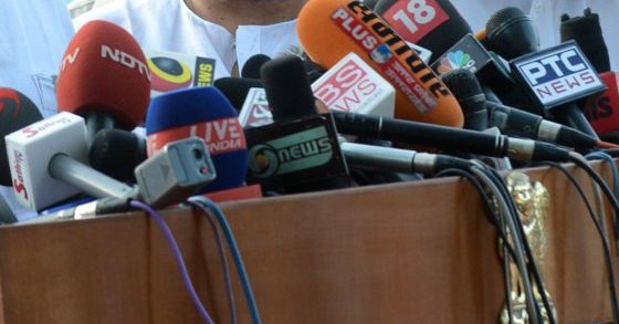 दलितों के संघर्ष को क्यों नहीं दिखाती भारतीय मिडिया? दलितों के संघर्ष को क्यों नहीं दिखाती भारतीय मिडिया?